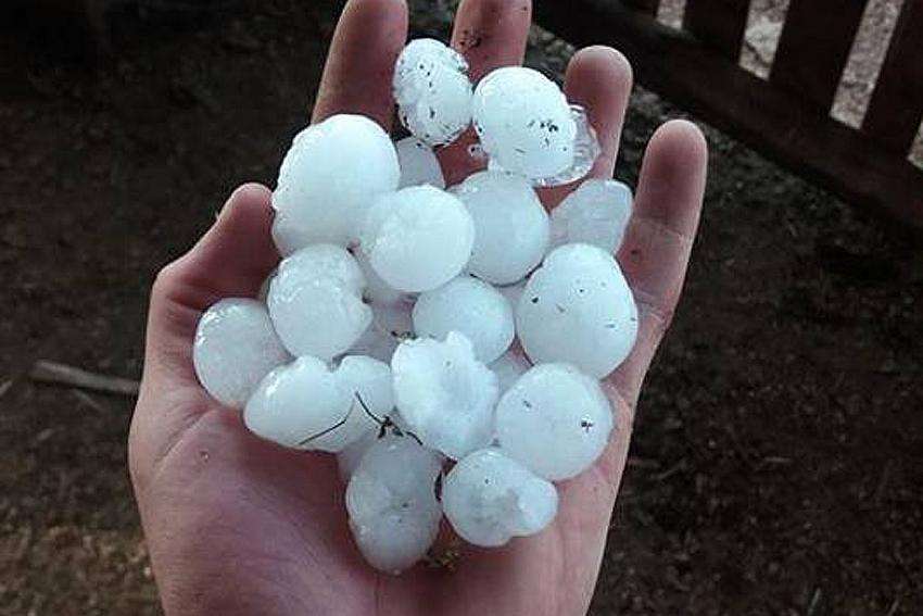 Siverek'te taş Büyüklüğünde dolu yağdı