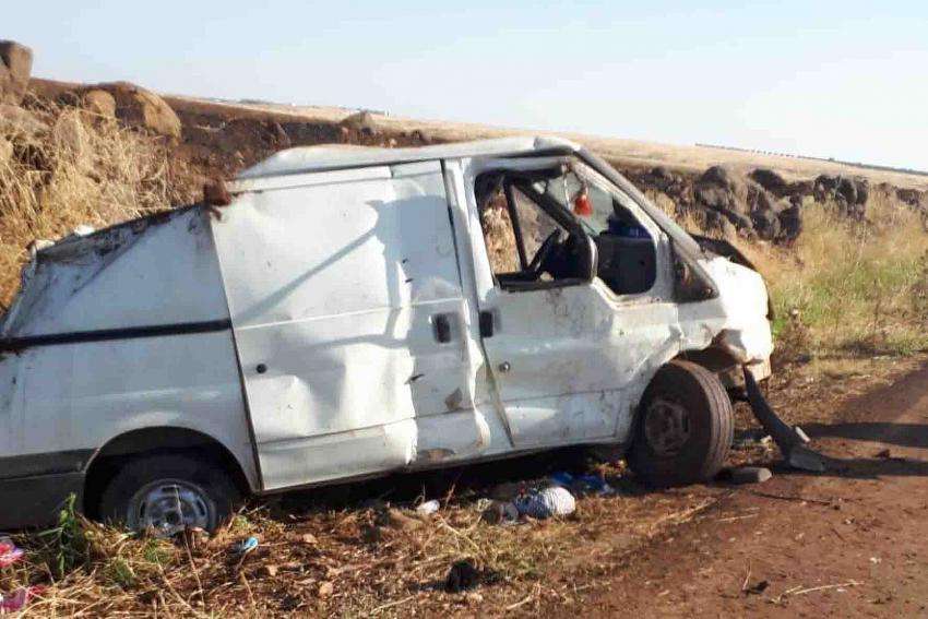 Siverek'te Minibüs devrildi 5 yaralı