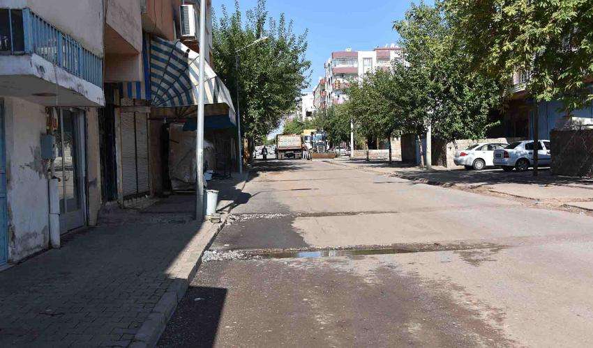 Siverek'te hakimiyetini kaybeden araç iş yerine daldı