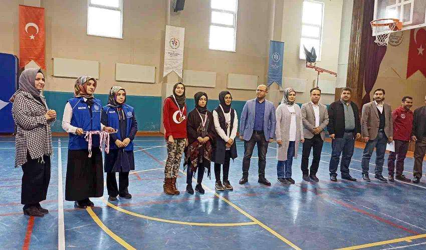 Siverekli öğrenciler tiyatro yarışmasında il birincisi oldu