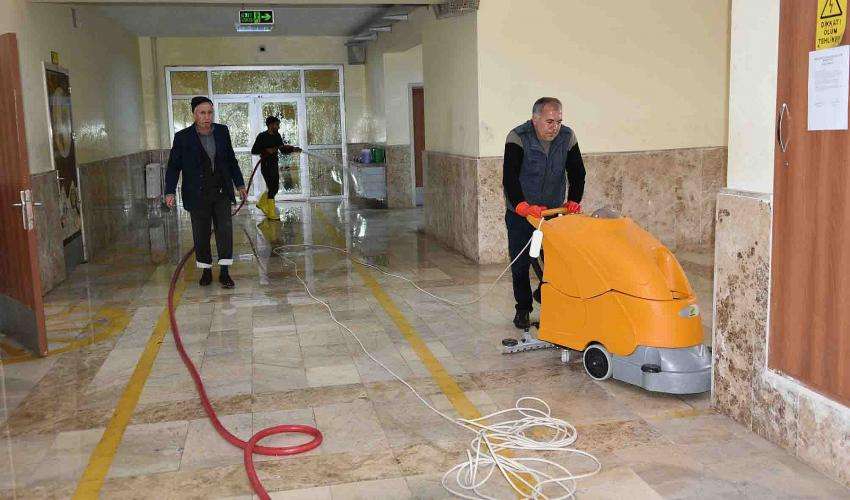 Siverek'te Okullarda dezenfeksiyon çalışması yapıldı