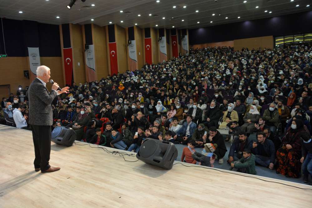 Siverek Belediyesi Nihat Hatipoğlu programına Büyük ilgi